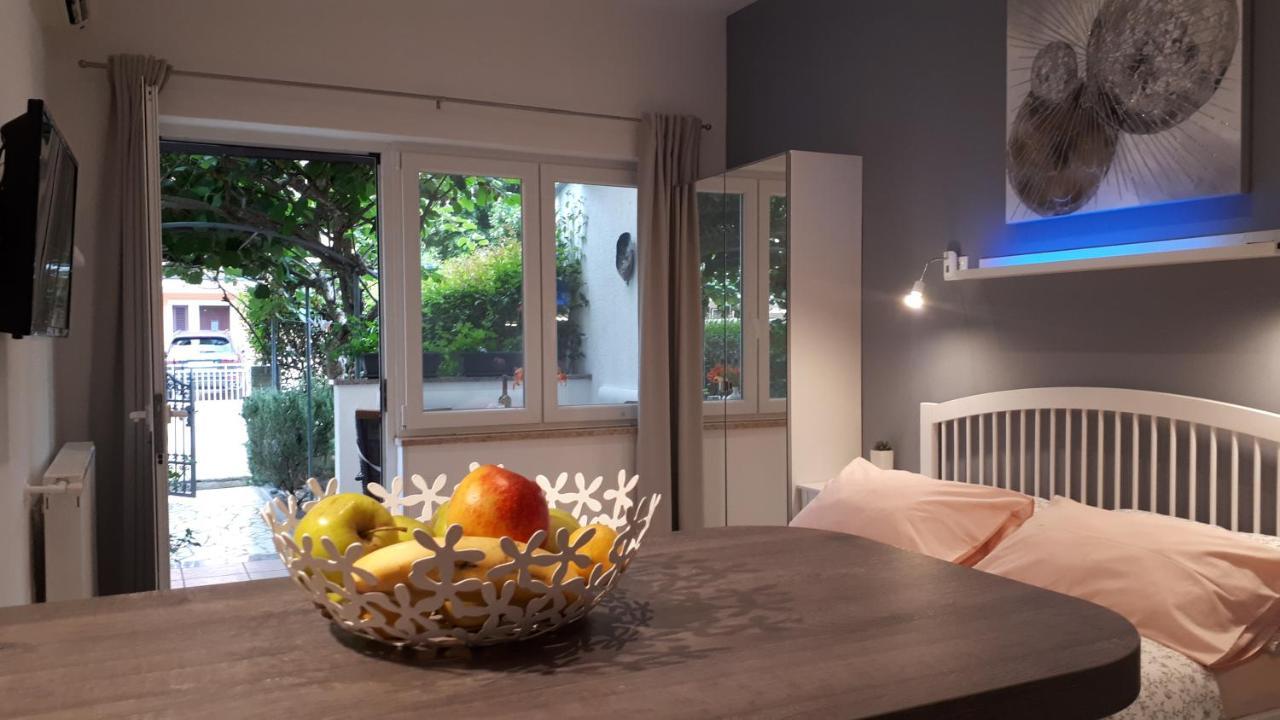 Guesthouse Mila โรวีน ภายนอก รูปภาพ
