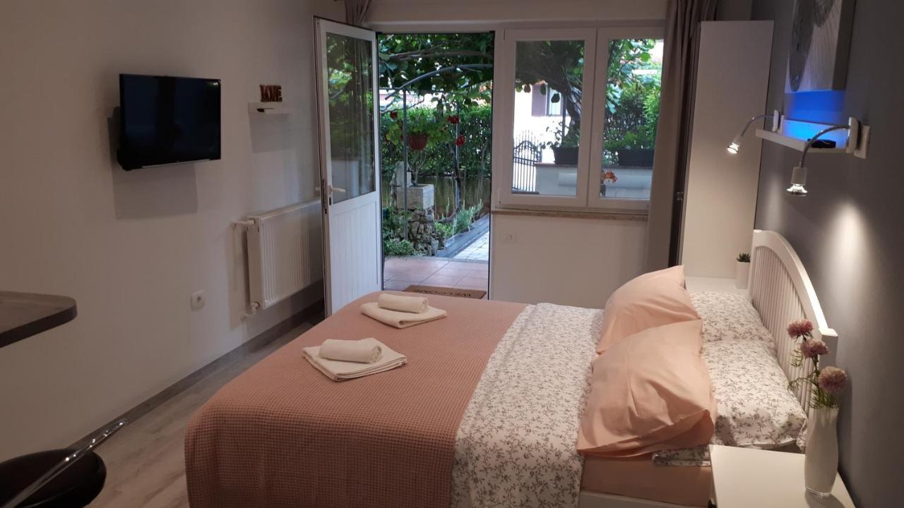 Guesthouse Mila โรวีน ภายนอก รูปภาพ