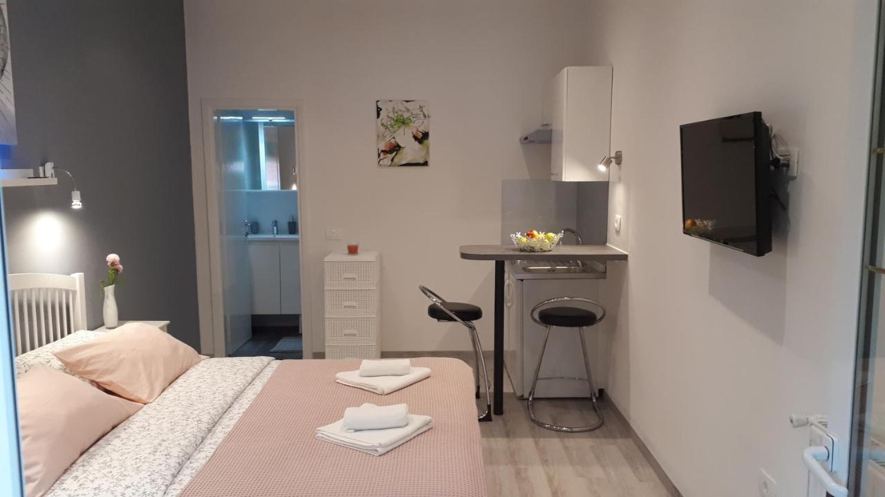 Guesthouse Mila โรวีน ภายนอก รูปภาพ