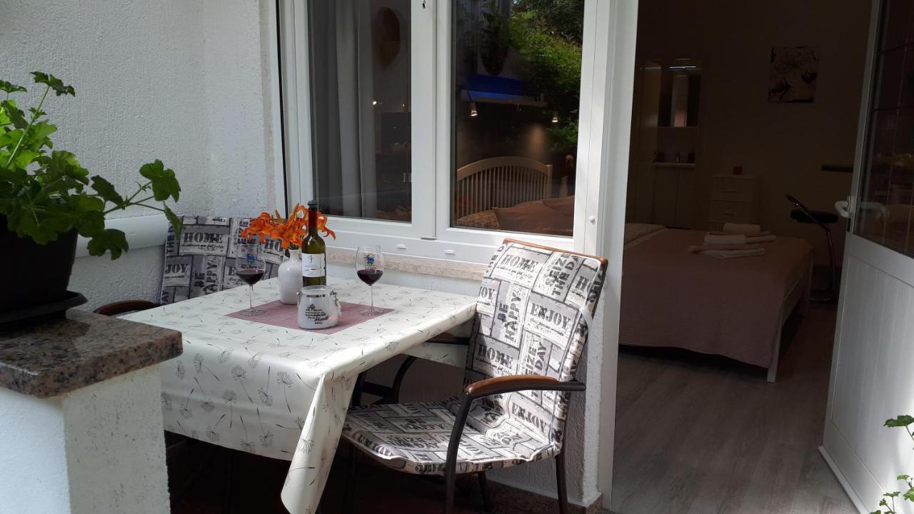 Guesthouse Mila โรวีน ภายนอก รูปภาพ
