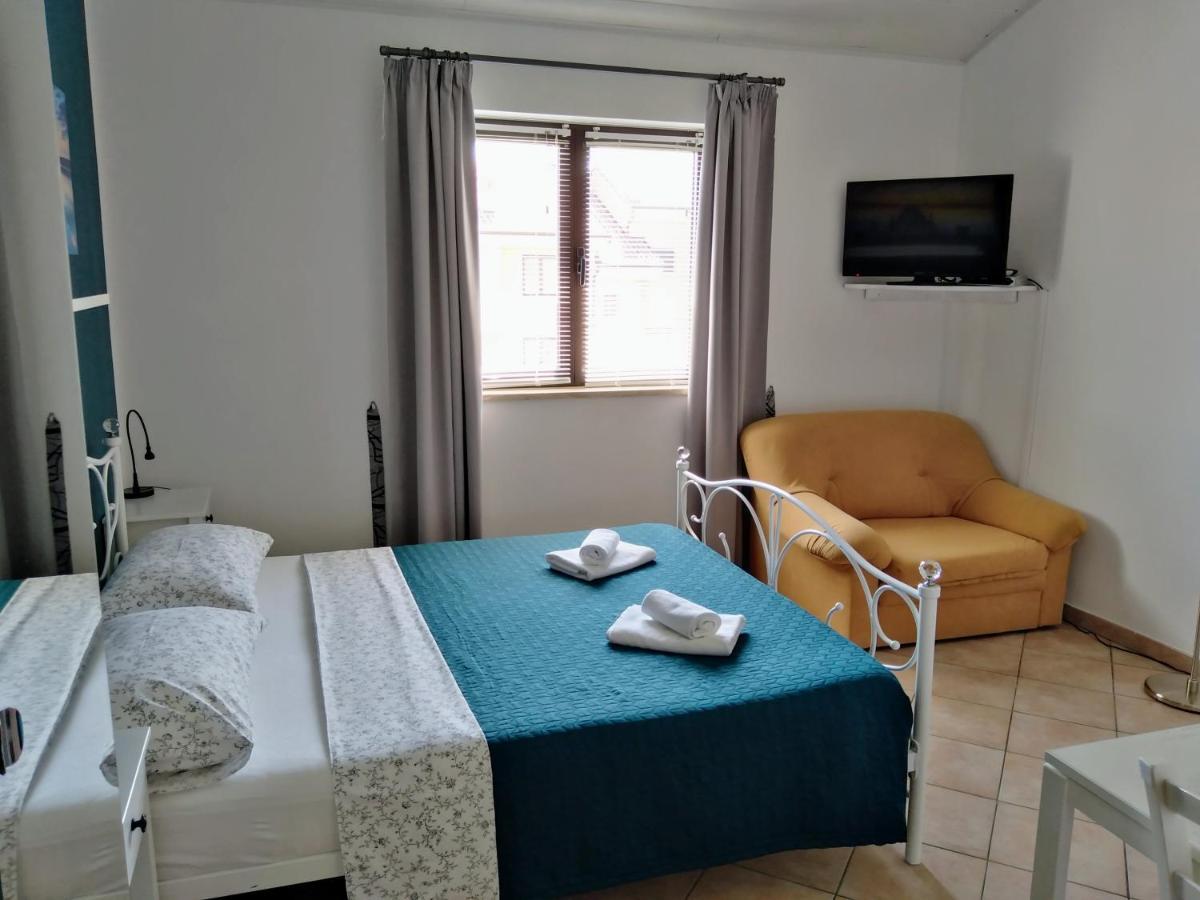Guesthouse Mila โรวีน ภายนอก รูปภาพ