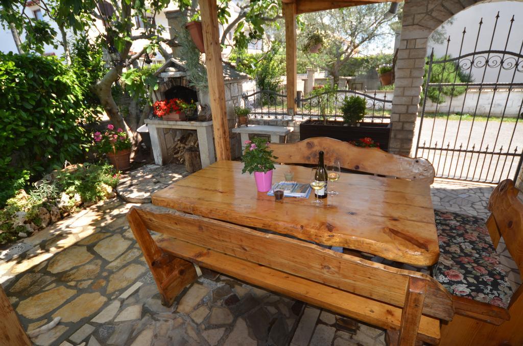 Guesthouse Mila โรวีน ภายนอก รูปภาพ